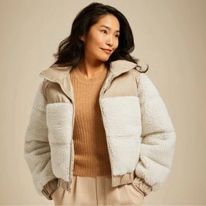 Abercrombie & Fitch Women’s Ultra Mini puffer Jacket size Medium Sherpa Cream